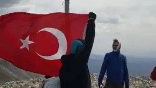 Uludağ'ın zirvesinde mahsur kalan sporcuların dağa yürürken ve beklerken çektikleri görüntüler ortaya çıktı