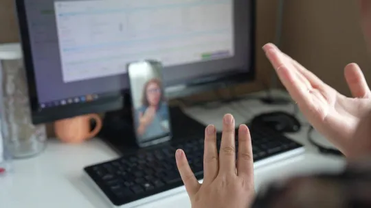 Ümraniye Belediyesi'nden işitme engellilere 'canlı destek hizmeti'