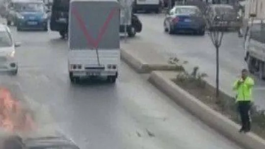 Ümraniye'de cinnet getiren şahıs aracını ateşe verdi: 1 ölü, 3 yaralı
