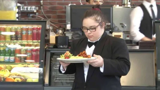 Ümraniye'de down sendromlu özel bireyin çalıştığı 'Sükunet' kafe hizmete açıldı