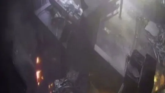 Ümraniye'de geri dönüşüm tesisinde patlama anı kamerada