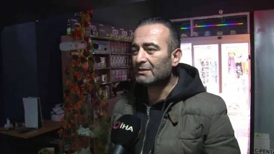 Ümraniye'de internet kafede sadaka kutusu hırsızlığı kamerada