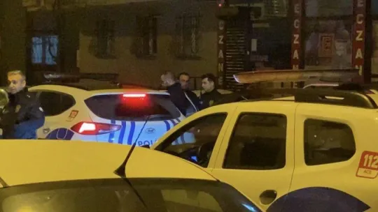 Ümraniye'de kadın kaçırma iddiasında baba ve amca eve geldi, kapıya ateş etti