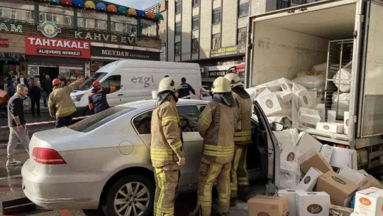 Ümraniye'de kalp krizi geçiren sürücü kaza yaptı, ağır yaralandı