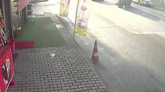 Ümraniye'de solladığı araçla çarpışan cipin takla attığı kaza kamerada