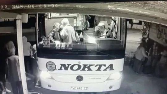 Ümraniye'de terminal hırsızları iş başında: Yaşlı yolcunun cüzdanını çaldılar