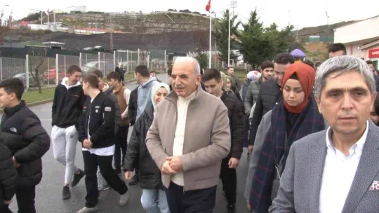 Ümraniyeli gençlerden hayvan bakımevine ziyaret