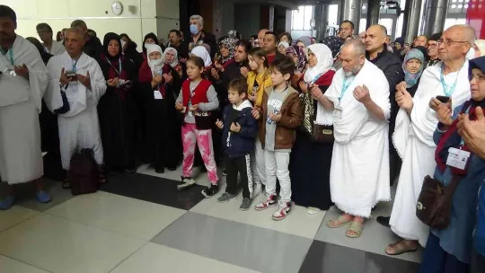 Umreciler Koca Seyit Havalimanı'ndan uğurlandı