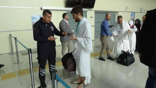 Umreciler Koca Seyit Havalimanı'ndan uğurlandı
