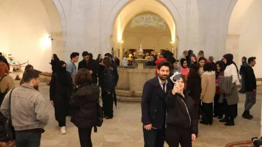 Üniversite öğrencileri Sultan II. Bayezid Külliyesi Sağlık Müzesinde konser verdi