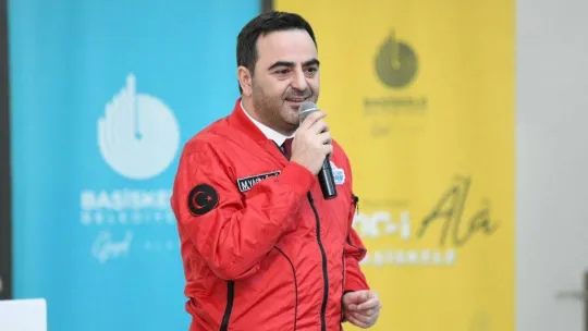 Üniversite sınavına hazırlanan öğrencilere soru bankası hediye edildi