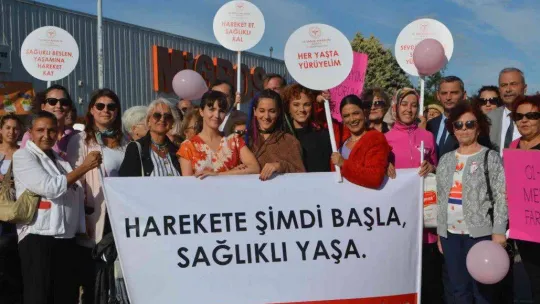Ünlü oyunculardan meme kanseri için farkındalık etkinliği