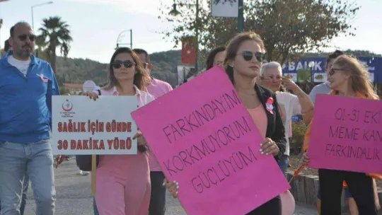 Ünlü oyunculardan meme kanseri için farkındalık etkinliği