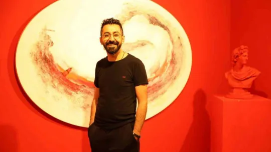 Ünlü ressam Işık, 'Bir Dem İstanbul' sergisiyle göz kamaştırdı