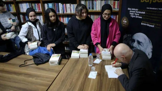 Ünlü yazarın oğlu babasını anlattı: 'Sabah 09.00'dan gece 00.00'a kadar kitap yazardı'