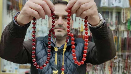 Ünlülerin tespihçisi...Tanesi 35 bin dolar