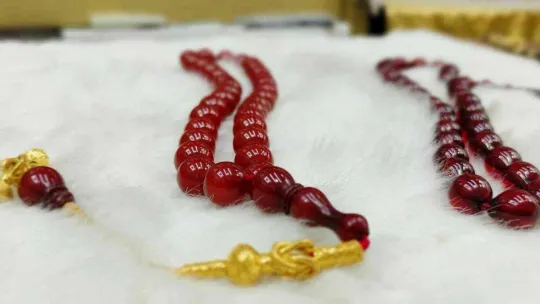 Ünlülerin tespihçisi...Tanesi 35 bin dolar