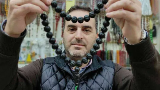 Ünlülerin tespihçisi...Tanesi 35 bin dolar