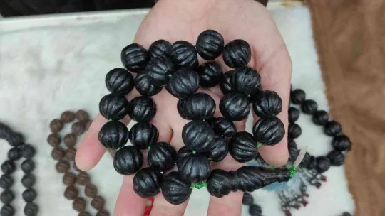 Ünlülerin tespihçisi...Tanesi 35 bin dolar