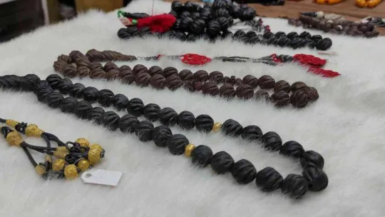 Ünlülerin tespihçisi...Tanesi 35 bin dolar