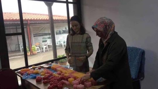 Ürettikleri mumları Almanya, Fransa ve Hollanda'ya ihraç etmeye başladılar