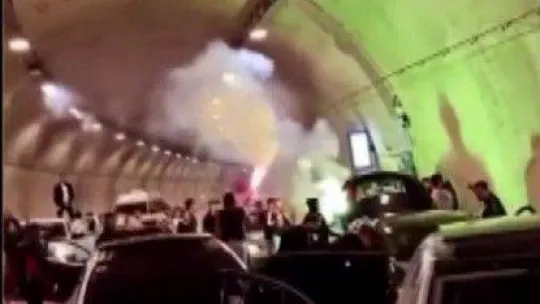 Üsküdar'da asker eğlencesi için tüneli kapattılar