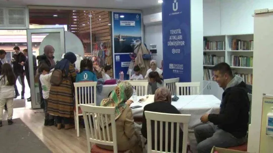 Üsküdar'da, kullanılmayan el örgüsü giyecekler ihtiyaç sahipleri için yeniden örüldü