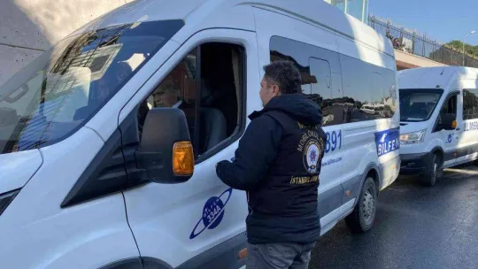 Üsküdar'da okul önlerinde polisten sıkı denetim