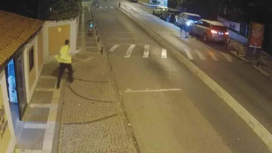 Üsküdar'da otomobillerden hayalet ekran çalan hırsızlar yakalandı