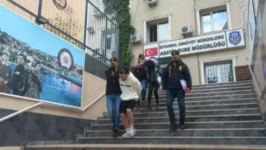 Üsküdar'da otomobillerden hayalet ekran çalan hırsızlar yakalandı