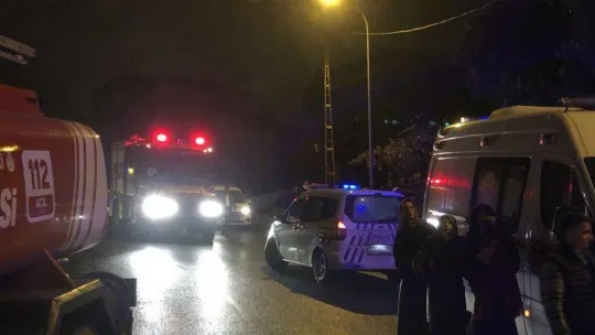 Üsküdar'da prefabrik üreten atölye alev aldı