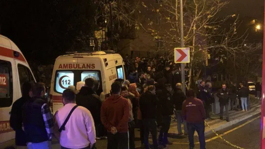 Üsküdar'da prefabrik üreten atölye alev aldı