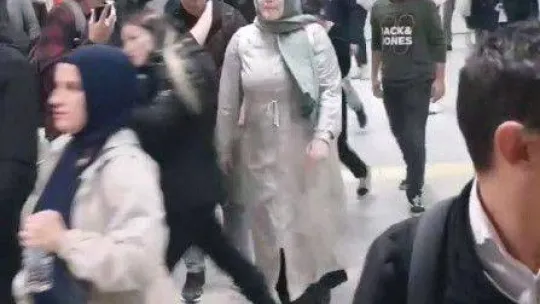 Üsküdar Marmaray'da seferler durduruldu, yolcular peronlardan dışarı çıktı