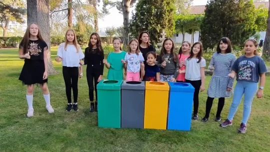 Üstün zekalı çocuklar atıklar için şarkı besteleyip seslendirdi milyonlarca izlendi