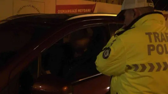 Uygulama noktasından kaçmaya çalışırken alkollü yakalandı, 'Beni ters kelepçe yapın' dedi