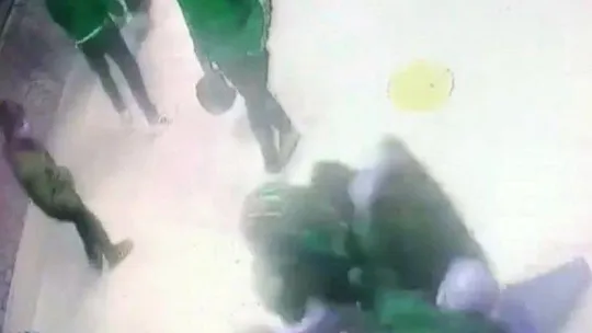 Uyuşturucu kullandığı iddia edilen gence meydan dayağı