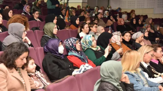 Uzmanı uyardı: 'İlk 36 ay çocuklar ekrana hiç bakmamalı'