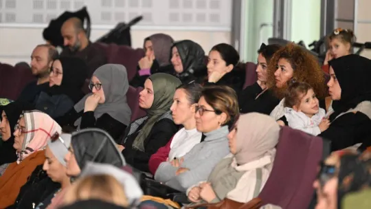 Uzmanı uyardı: 'İlk 36 ay çocuklar ekrana hiç bakmamalı'