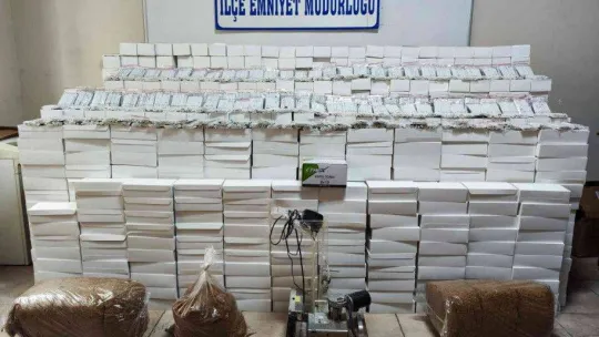 Uzunköprü'de 123 bin 800 adet kaçak makaron ve 4 bin 800 adet doldurulmuş sigara ele geçirildi