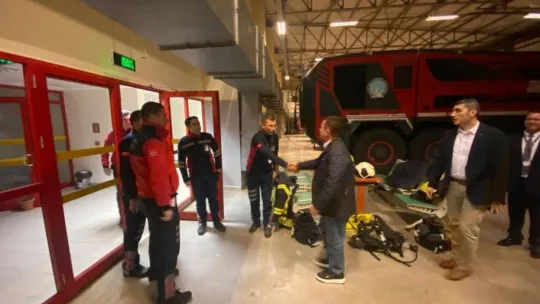 Vali İlhami Aktaş, yılın son gecesinde görev başındaki personelleri ziyaret etti