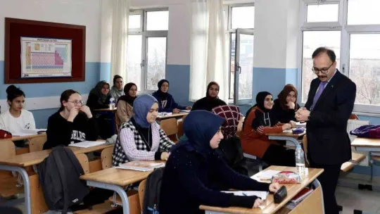 Vali Kızılkaya lise son sınıf öğrencilerine moral verdi