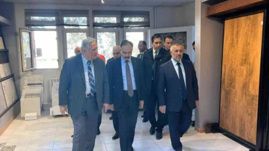 Vali Kızılkaya seramik fabrikasının yeni yatırım süreçleri hakkında bilgi aldı