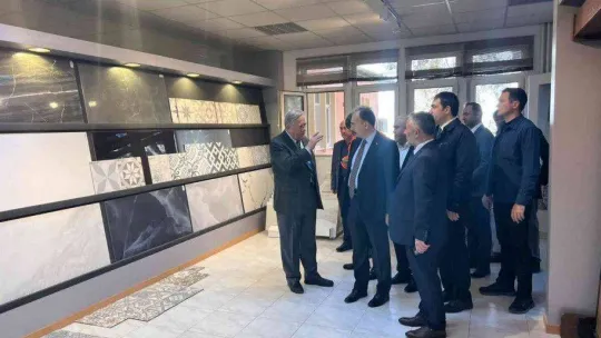 Vali Kızılkaya seramik fabrikasının yeni yatırım süreçleri hakkında bilgi aldı