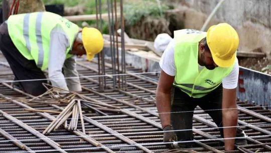 Vali Kızılkaya yapımına başlanan 2 okulda incelemelerde bulundu