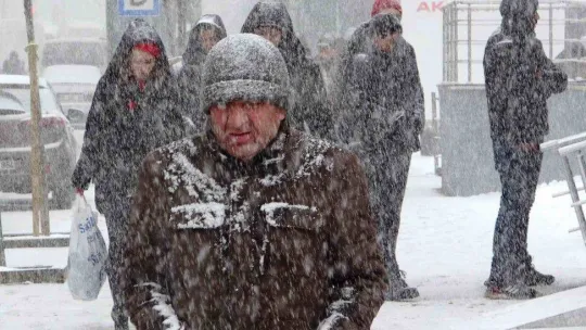 Van'da kar yağışı başladı