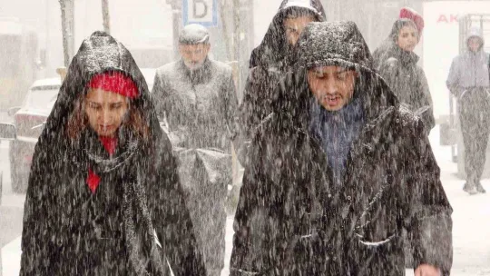 Van'da kar yağışı başladı