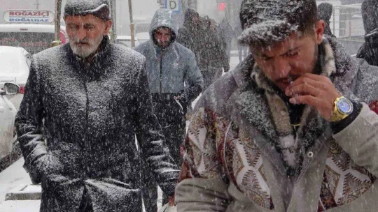 Van'da kar yağışı başladı