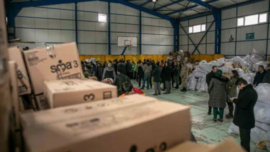 Van'dan Malatya'ya iş makinesi ve temel ihtiyaç malzemesi sevkiyatı