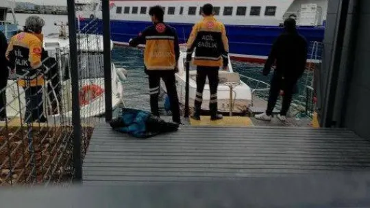 Vapurdan denize yolcu düştü, korku dolu anlar kameraya yansıdı