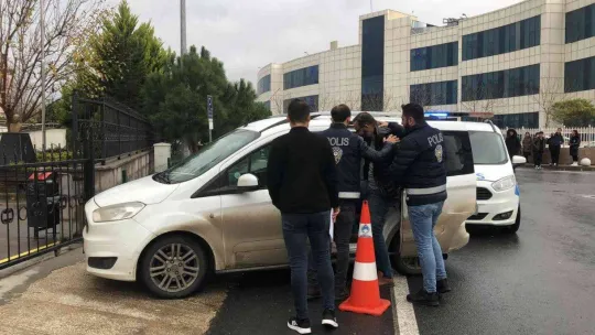 Vatandaşları gasp eden sahte polisler yakayı ele verdi: Tutuklananlardan biri belediye personeli